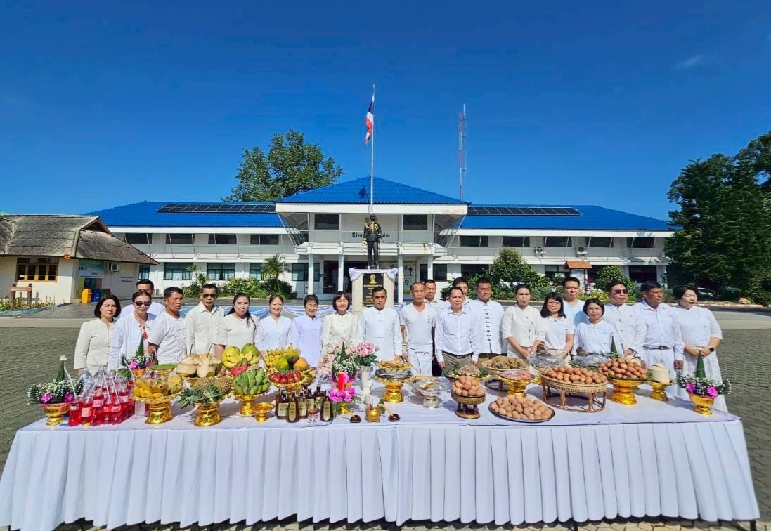 ร่วมพิธีบวงสรวงสักการะพระบรมราชานุสาวรีย์ พระบาทสมเด็จพระจุลจอมเกล้าเจ้าอยู่หัวฯ รัชกาลที่ 5